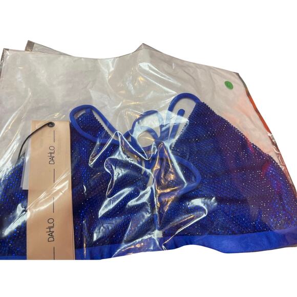 Dahlo Sequin Triangle Top, NWT large - Picture 8 of 9